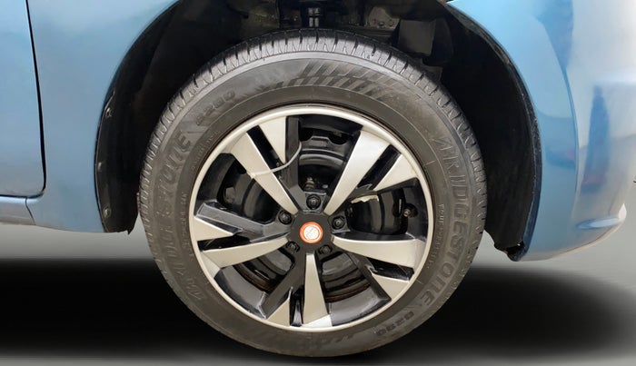 2014 Nissan Micra Active XV SAFETY PACK, Petrol, Manual, 1,13,086 km, Right Front Wheel