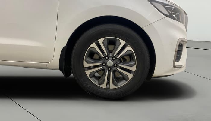 2020 KIA CARNIVAL PRESTIGE 2.2 7 STR, Diesel, Automatic, 1,21,694 km, Right Front Wheel