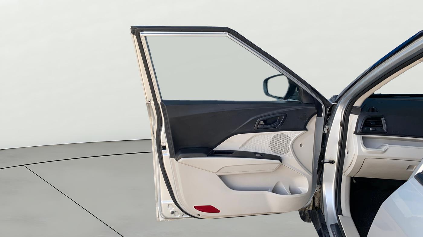 2019 Mahindra XUV300 W4 1.5 DIESEL, Diesel, Manual, 56,364 km, LHS Front Door