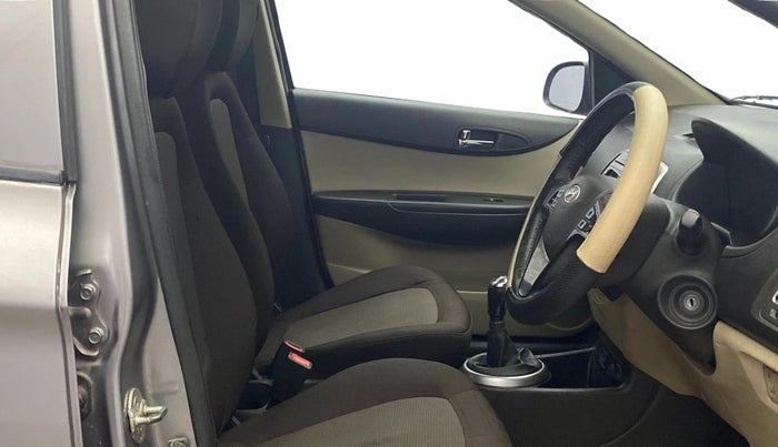 2014 Hyundai Elite i20 SPORTZ 1.4 CRDI, Diesel, Manual, 1,37,256 km, Right Side Front Door Cabin