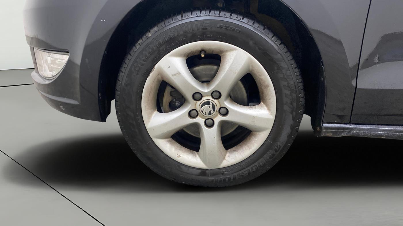 2013 Skoda Rapid ELEGANCE 1.6 TDI CR MT, Diesel, Manual, 1,37,813 km, Left Front Wheel