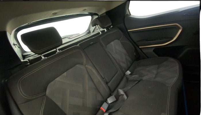 2021 Renault Kiger RXT 1.0 TURBO MT DUAL TONE, Petrol, Manual, 38,172 km, Right Side Rear Door Cabin