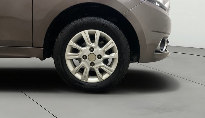 2017 Tata Tiago XZA PETROL, Petrol, Automatic, 47,343 km, Right Front Wheel