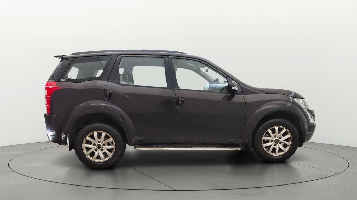 2016 Mahindra XUV500 W8 AT, Diesel, Automatic, 1,18,690 km, Right Side View