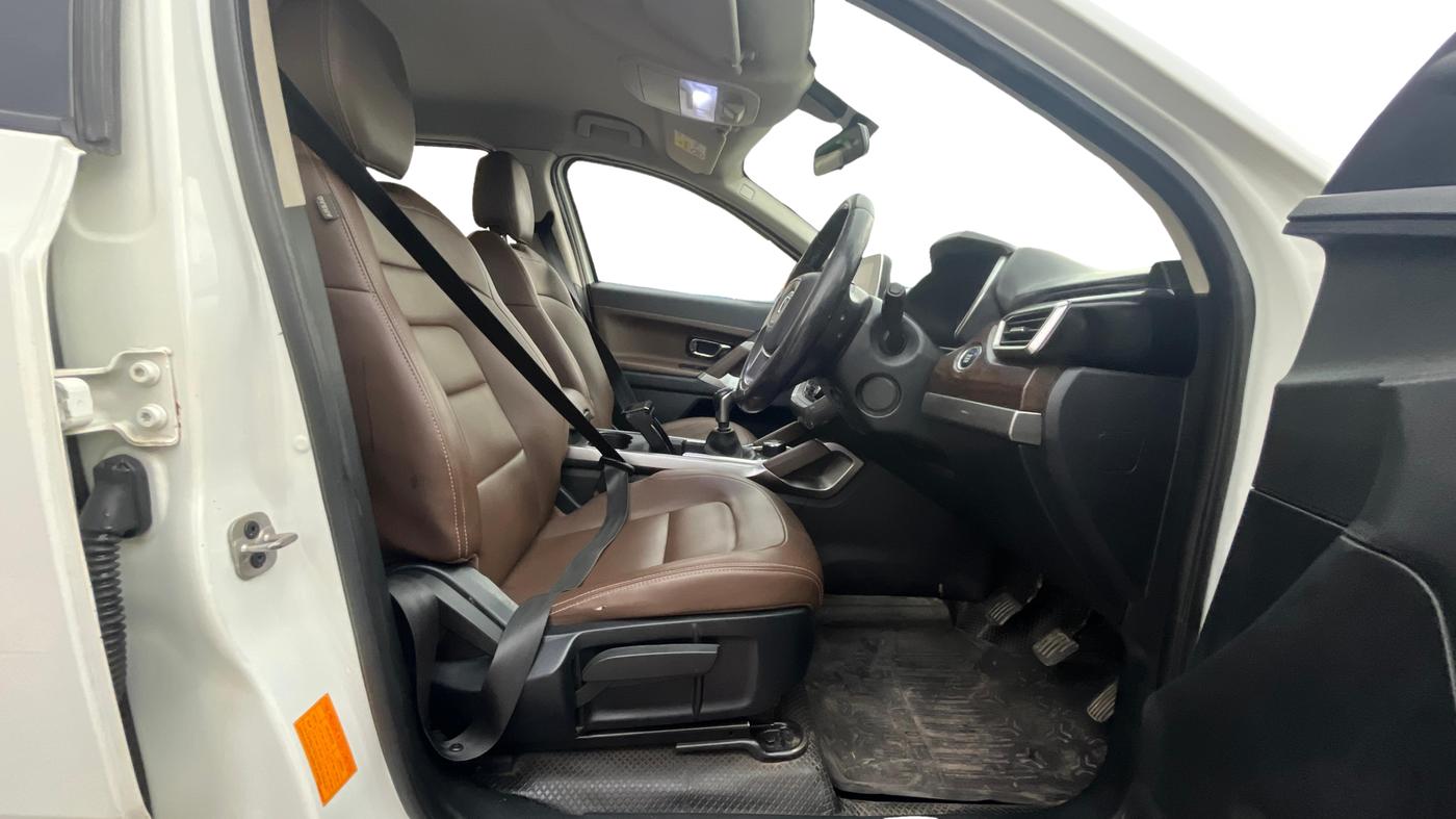 2019 Tata Harrier XZ 2.0L, Diesel, Manual, 80,830 km, Right Side Front Door Cabin