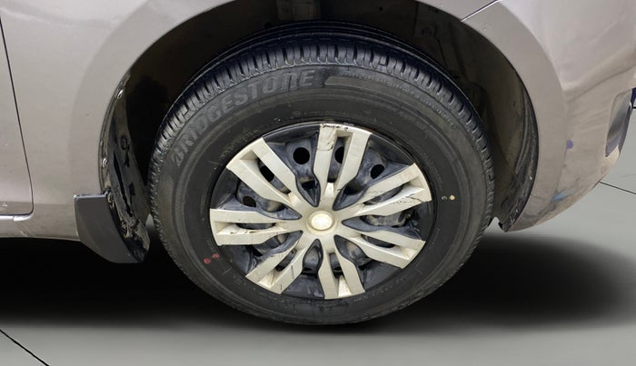 2014 Maruti Swift VXI, Petrol, Manual, 54,439 km, Right Front Wheel
