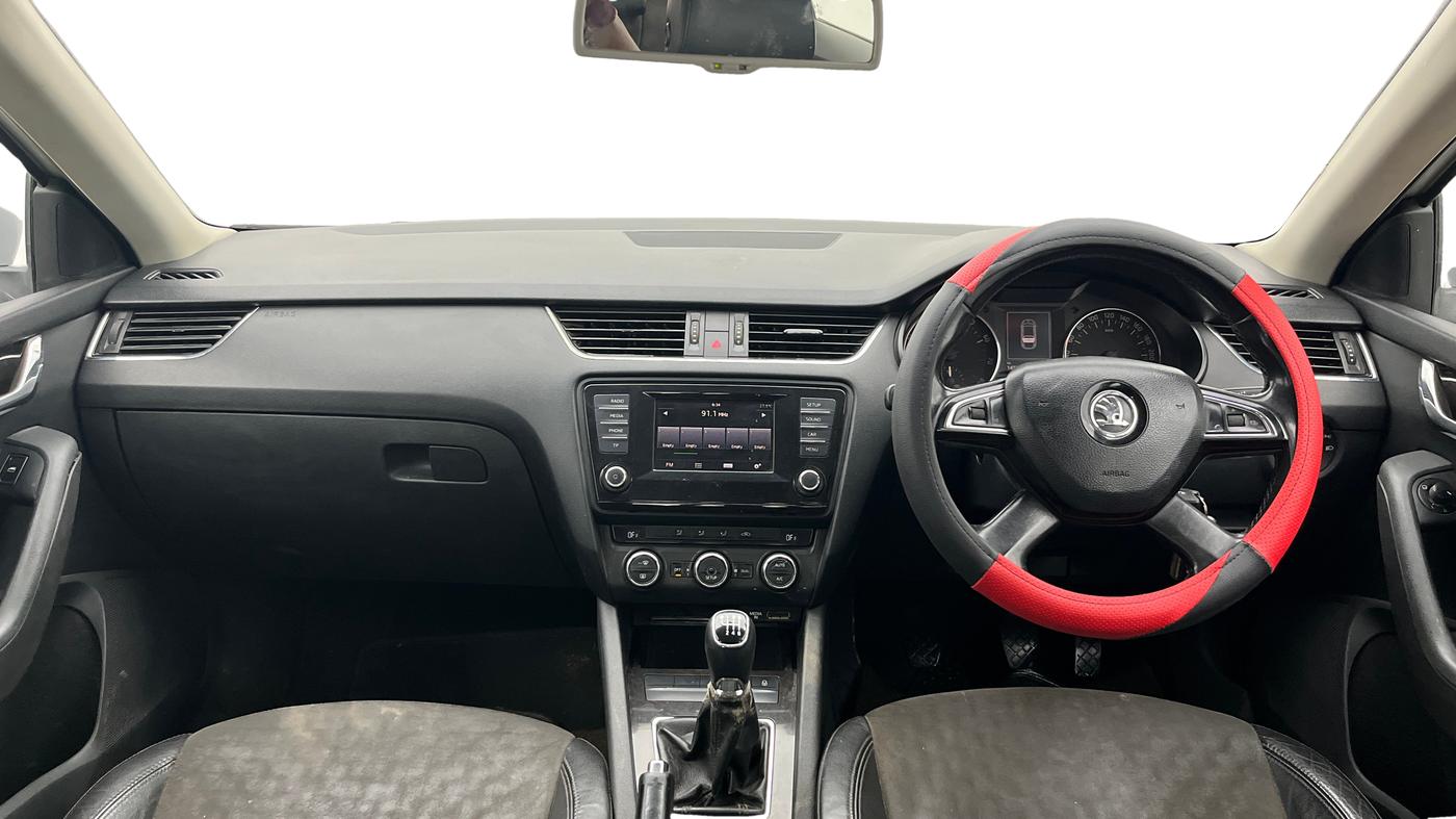 2015 Skoda Octavia AMBITION 1.4 TSI, Petrol, Manual, 1,47,263 km, Dashboard