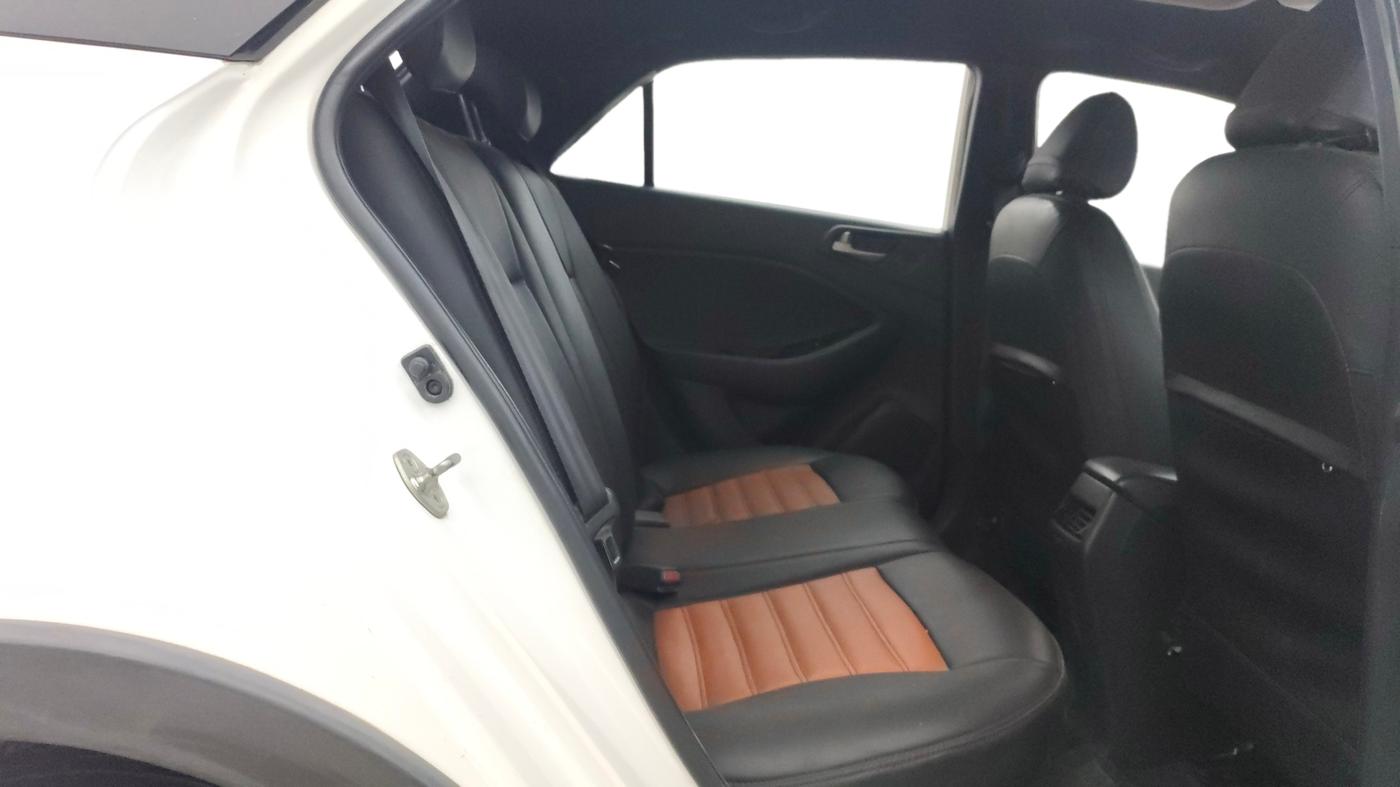 2017 Hyundai i20 Active 1.2 SX, Petrol, Manual, 59,486 km, Right Side Rear Door Cabin