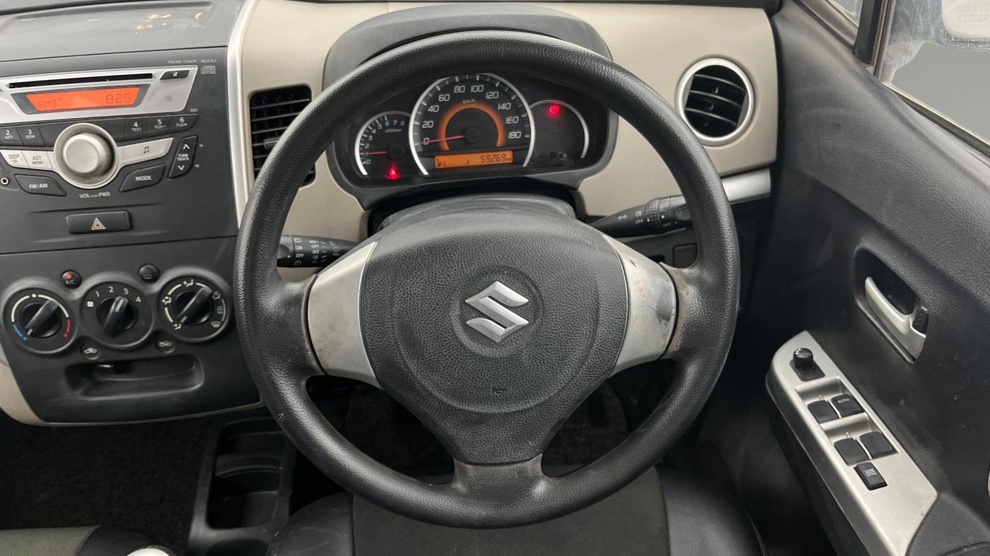 2013 Maruti Wagon R 1.0 VXI, Petrol, Manual, 59,268 km, Steering Wheel Close Up