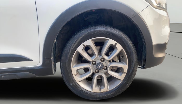 2015 Hyundai i20 Active 1.2 S, Petrol, Manual, 1,01,144 km, Right Front Wheel