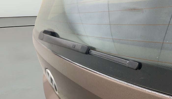 2017 Volkswagen Polo HIGHLINE1.2L, Petrol, Manual, 28,989 km, Rear Wiper