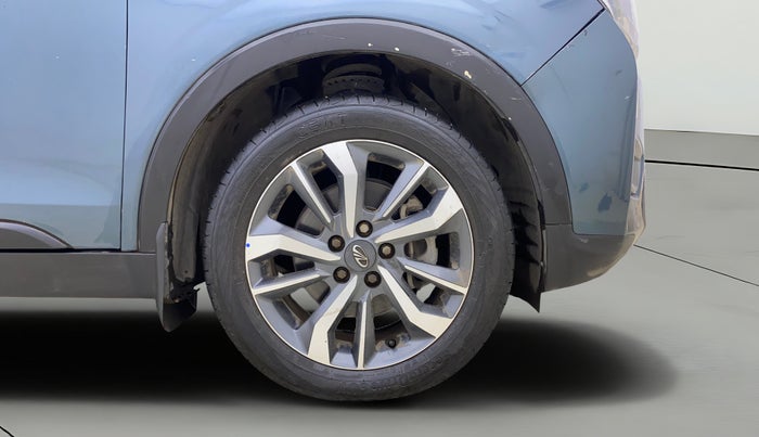 2021 Mahindra XUV300 W8 (O) 1.2 PETROL AMT, Petrol, Automatic, 78,608 km, Right Front Wheel