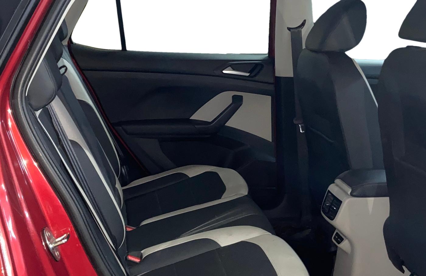 2022 Volkswagen TAIGUN TOPLINE 1.0 TSI MT, Petrol, Manual, 65,718 km, Right Side Rear Door Cabin