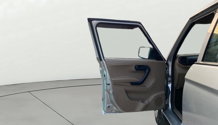 2016 Mahindra TUV300 T4, Diesel, Manual, 91,399 km, LHS Front Door