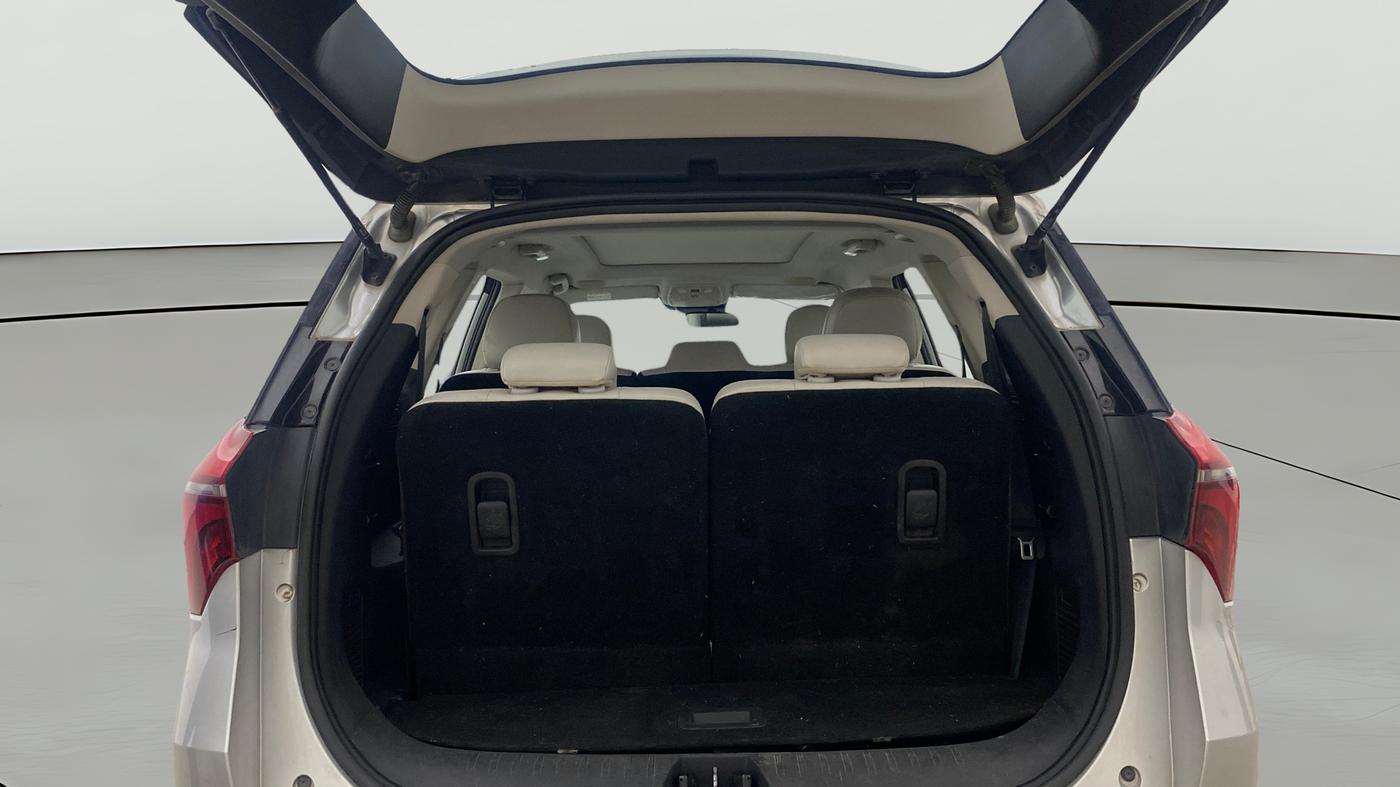 2021 Mahindra XUV700 AX 7 LUXURY P AT 7 STR, Petrol, Automatic, 1,33,099 km, Boot Open Zoomed View