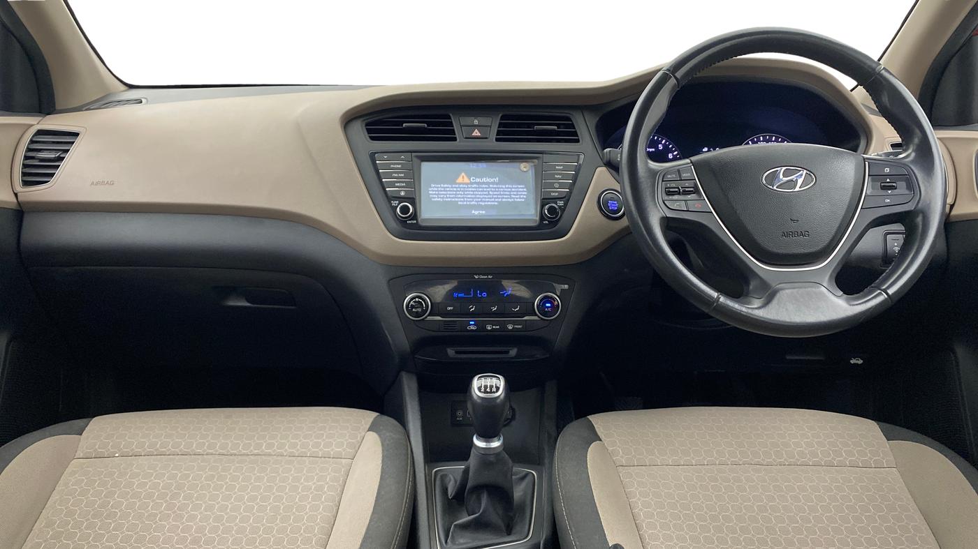 2016 Hyundai Elite i20 ASTA 1.2 (O), Petrol, Manual, 13,103 km, Dashboard