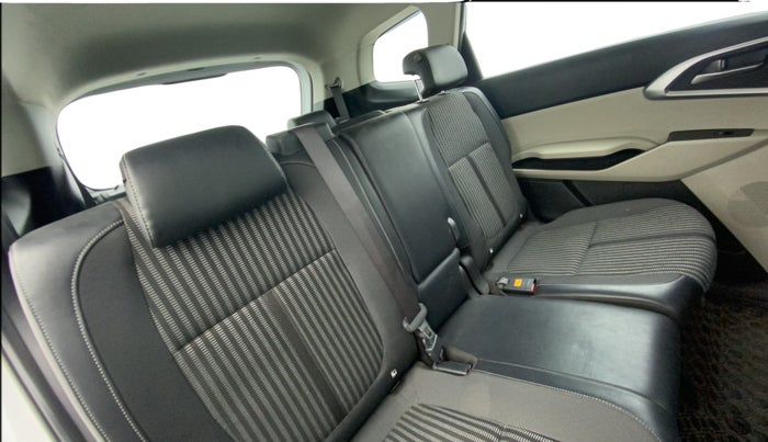 2023 KIA CARENS  PRESTIGE 1.5 TURBO PETROL IMT 7 STR , Petrol, Manual, 25,067 km, Right Side Rear Door Cabin