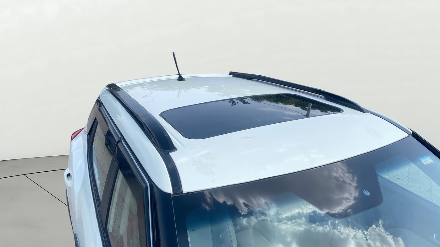 2021 Mahindra XUV300 W8 (O) 1.2 PETROL, Petrol, Manual, 90 km, Roof
