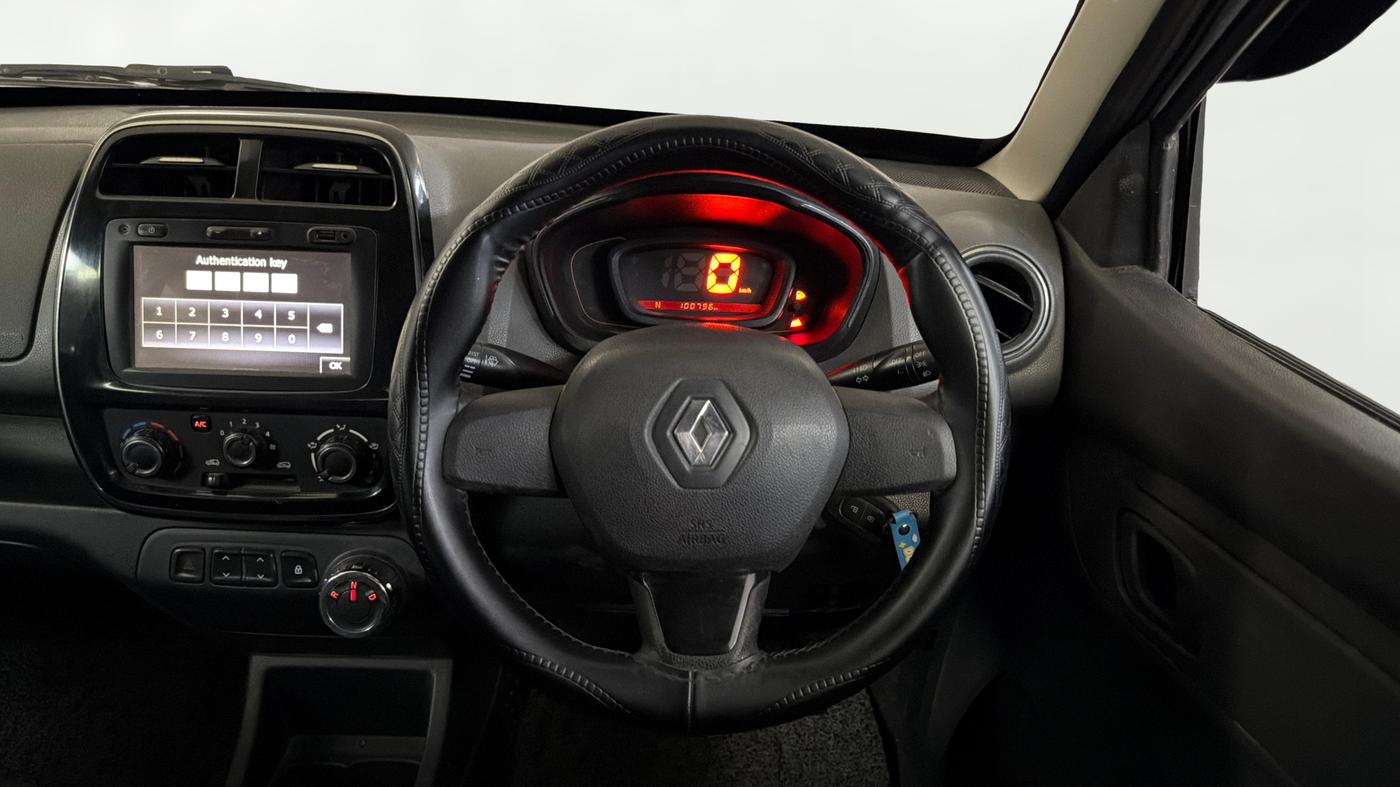 2017 Renault Kwid RXT 1.0 AMT (O), Petrol, Automatic, 1,00,783 km, Steering Wheel Close Up