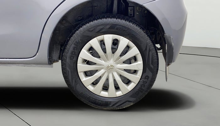 2013 Toyota Etios Liva G, Petrol, Manual, 76,853 km, Left Rear Wheel