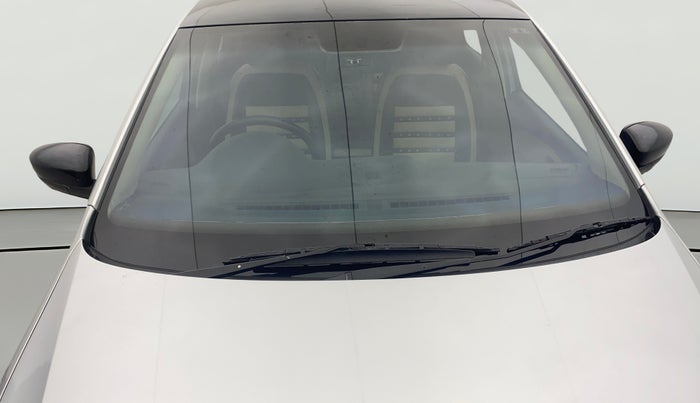 2015 Volkswagen Polo HIGHLINE1.2L, Petrol, Manual, 60,212 km, Front Windshield