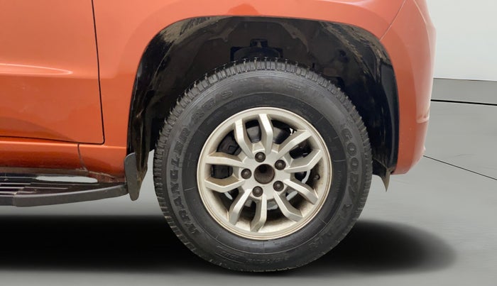2016 Mahindra TUV300 T8, Diesel, Manual, 76,095 km, Right Front Wheel