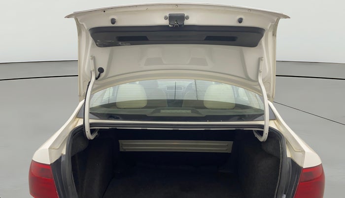 2013 Volkswagen Vento HIGHLINE 1.6 MPI, Petrol, Manual, 1,25,412 km, Boot Door Open