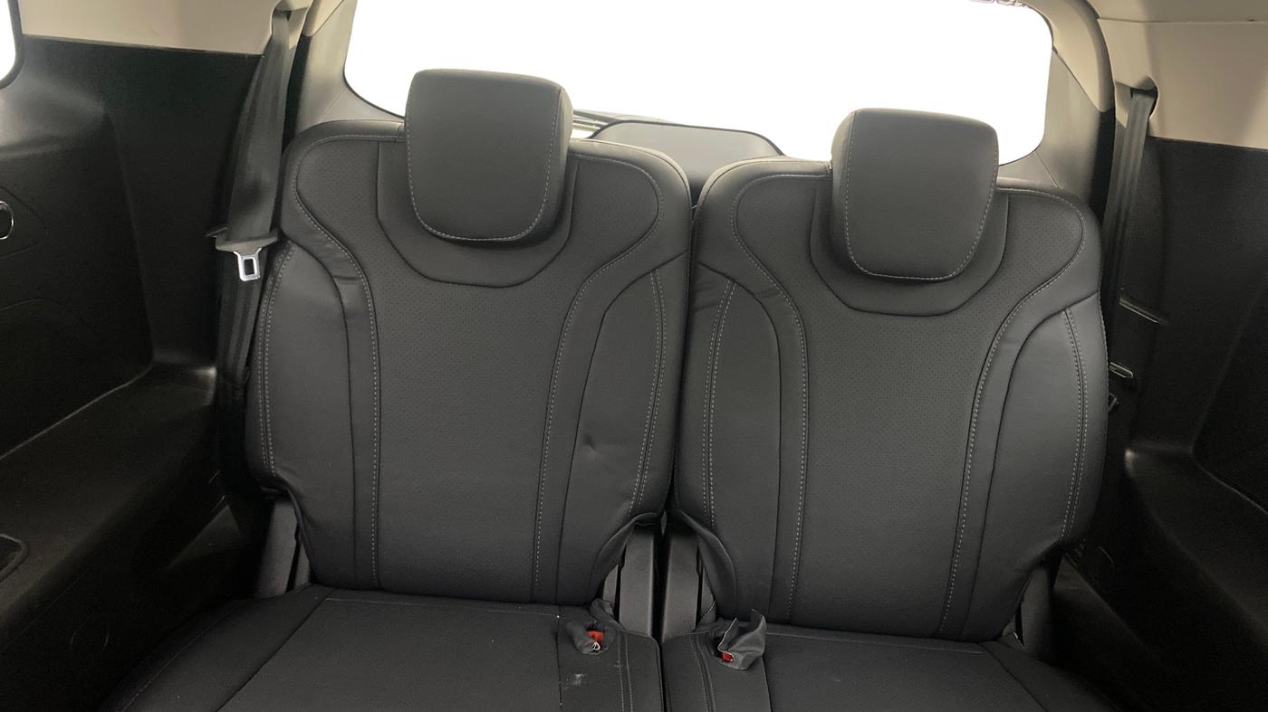 2022 Mahindra XUV700 AX 5 P MT 7 STR, Petrol, Manual, 86,107 km, Third Seat Row ( optional )