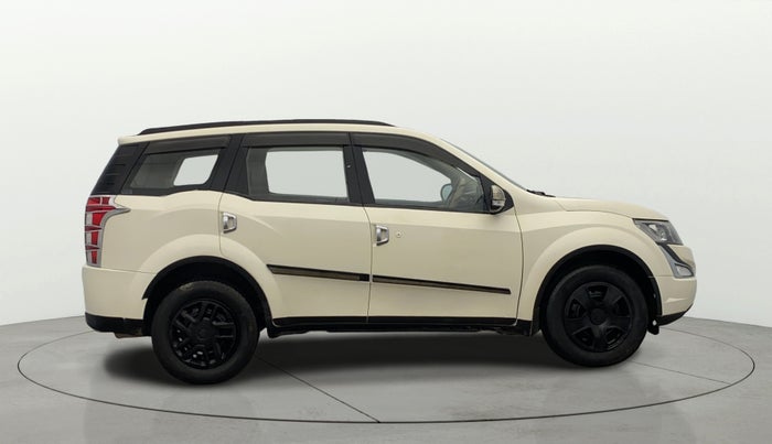 2017 Mahindra XUV500 W6, Diesel, Manual, 99,718 km, Right Side View