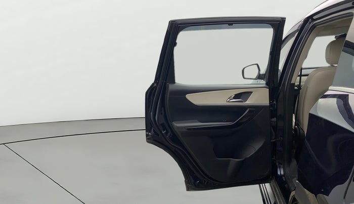 2023 Mahindra XUV700 AX 7 LUXURY P AT 7 STR, Petrol, Automatic, 60,165 km, LHS Rear Door