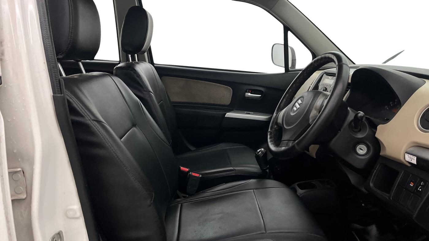 2017 Maruti Wagon R 1.0 LXI, Petrol, Manual, 33,179 km, Right Side Front Door Cabin