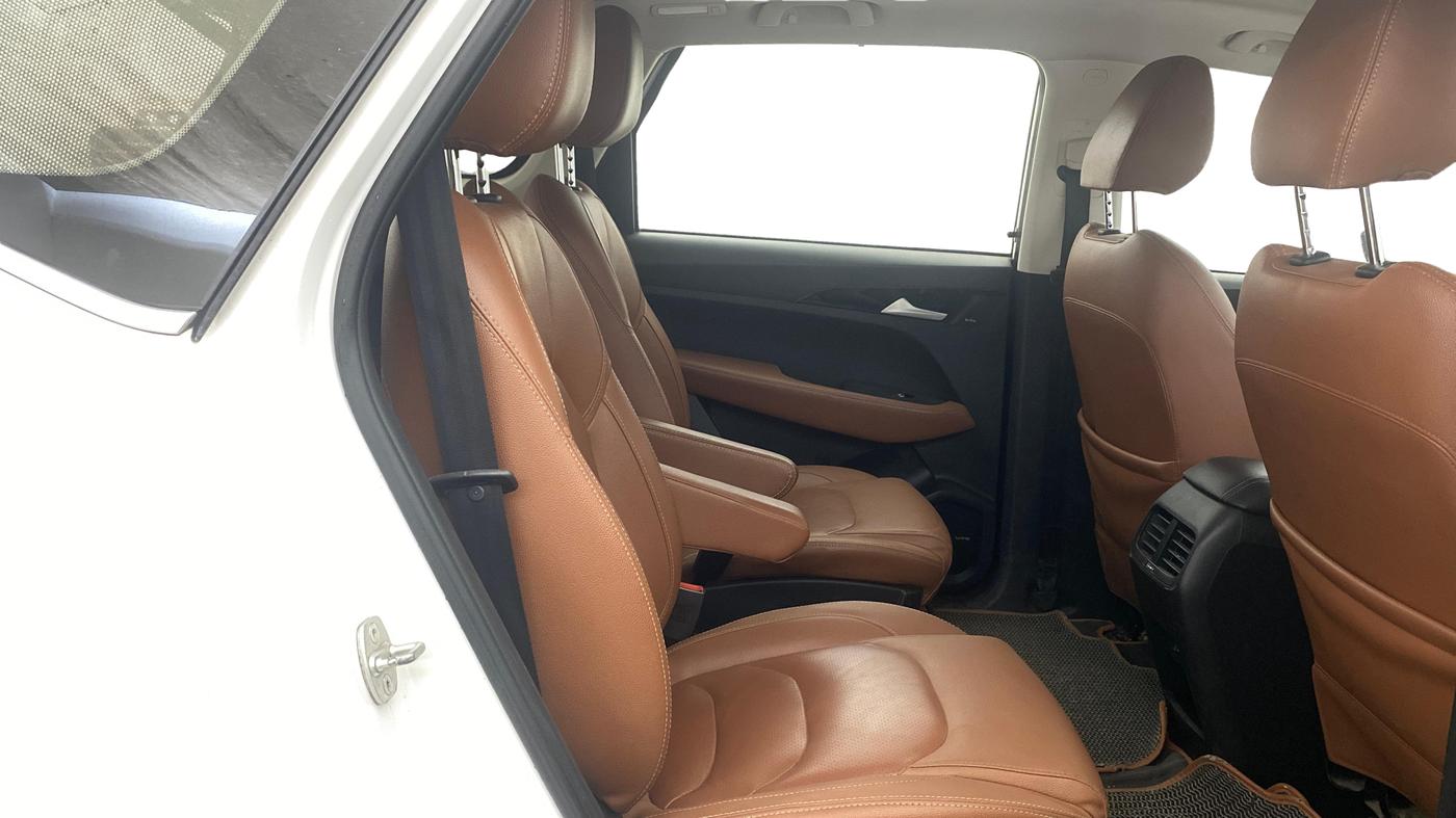 2020 MG HECTOR PLUS SHARP 2.0 DIESEL TURBO MT 6-STR, Diesel, Manual, 1,33,222 km, Right Side Rear Door Cabin