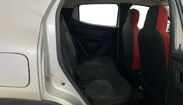 2022 Renault Kwid RXT 1.0, Petrol, Manual, 29,737 km, Right Side Rear Door Cabin