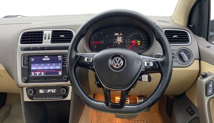 2015 Volkswagen Vento HIGHLINE 1.5 AT, Diesel, Automatic, 70,376 km, Steering Wheel Close Up