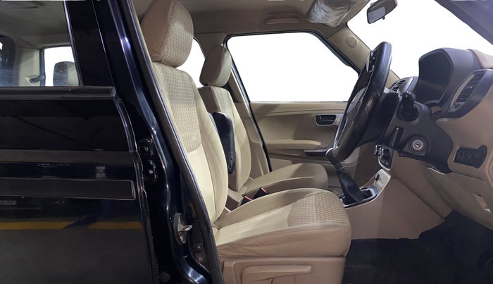 2022 Mahindra BOLERO NEO N10 R, Diesel, Manual, 1,14,913 km, Right Side Front Door Cabin