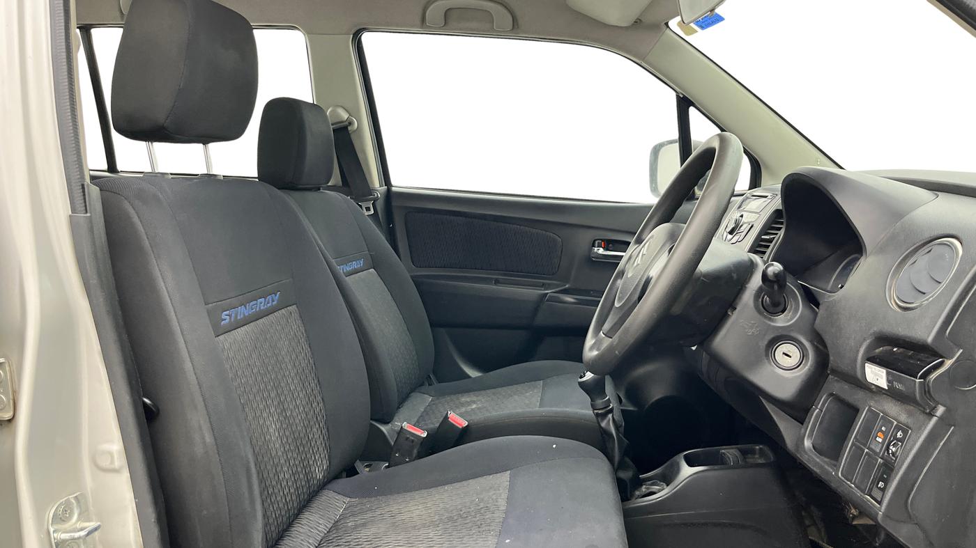 2013 Maruti Wagon R Stingray VXI, Petrol, Manual, 27,804 km, Right Side Front Door Cabin