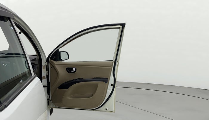 2013 Hyundai i10 MAGNA 1.1, CNG, Manual, 1,06,330 km, RHS Front Door