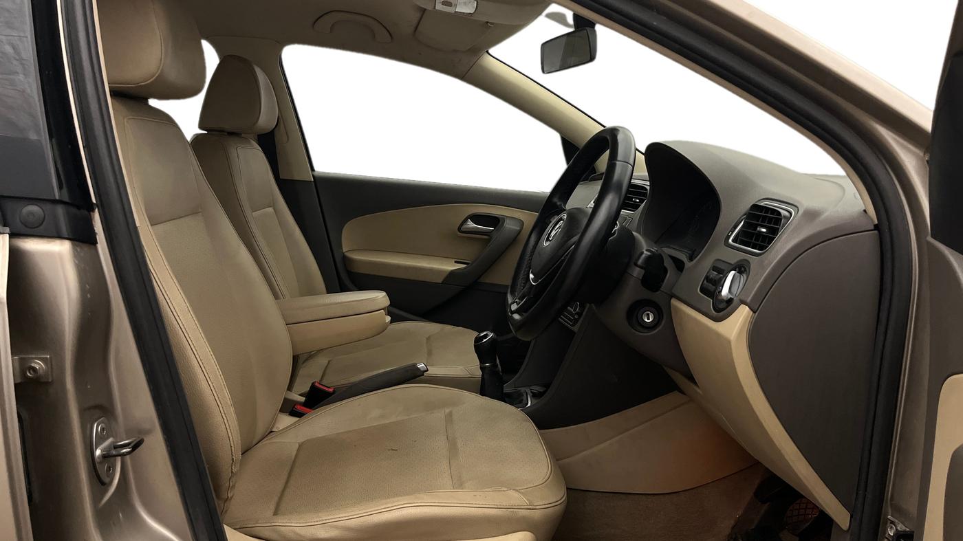2015 Volkswagen Vento HIGHLINE 1.6 MPI, Petrol, Manual, 67,135 km, Right Side Front Door Cabin