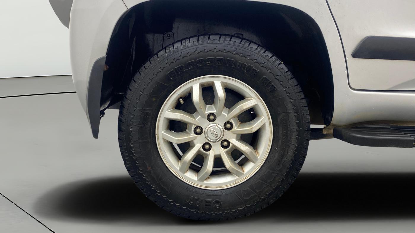 2017 Mahindra TUV300 T8 AMT, Diesel, Automatic, 66,786 km, Right Rear Wheel
