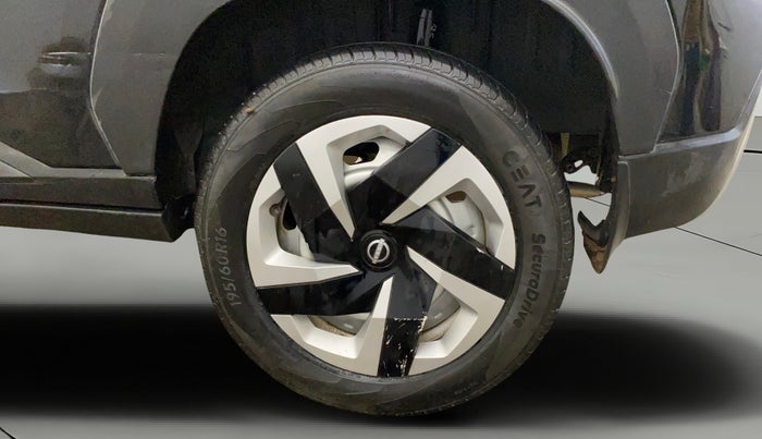 2024 Nissan MAGNITE XE, Petrol, Manual, 26,699 km, Left Rear Wheel