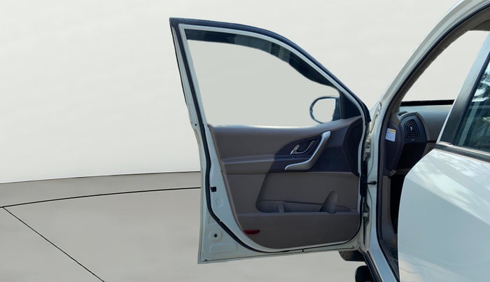 2015 Mahindra XUV500 W8, Diesel, Manual, 77,616 km, LHS Front Door