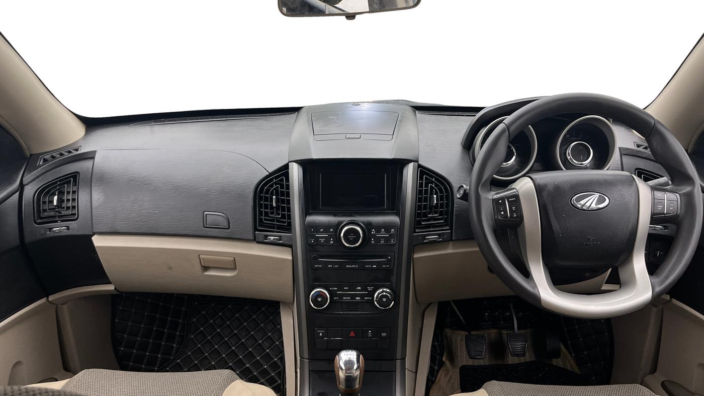 2015 Mahindra XUV500 W6, Diesel, Manual, 1,10,007 km, Dashboard