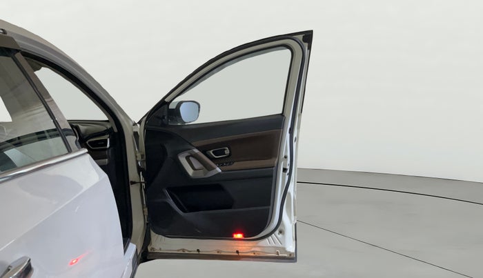 2021 Tata Harrier XZA PLUS 2.0L, Diesel, Automatic, 98,036 km, RHS Front Door