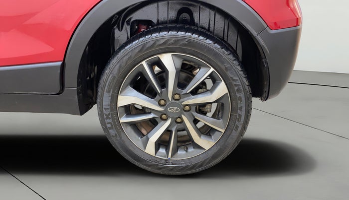 2021 Mahindra XUV300 W8(O) 1.2 PETROL DUAL TONE, Petrol, Manual, 49,232 km, Left Rear Wheel