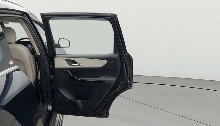 2023 Mahindra XUV700 AX 7 P AT 7 STR, Petrol, Automatic, 11,821 km, RHS Rear Door