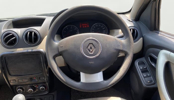 2014 Renault Duster 85 PS RXL DIESEL, Diesel, Manual, 1,36,899 km, Steering Wheel Close Up