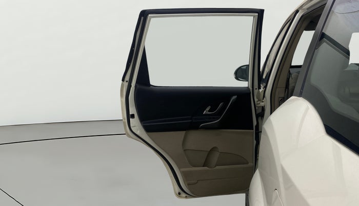 2017 Mahindra XUV500 W6 AT 1.99, Diesel, Automatic, 64,287 km, LHS Rear Door