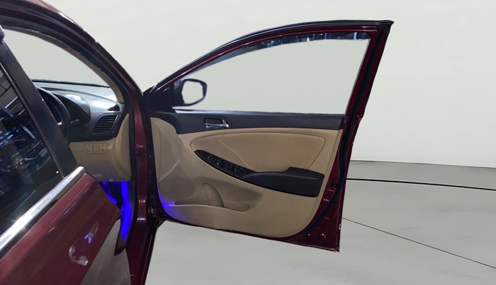 2014 Hyundai Verna FLUIDIC 1.6 VTVT SX, Petrol, Manual, 82,833 km, RHS Front Door