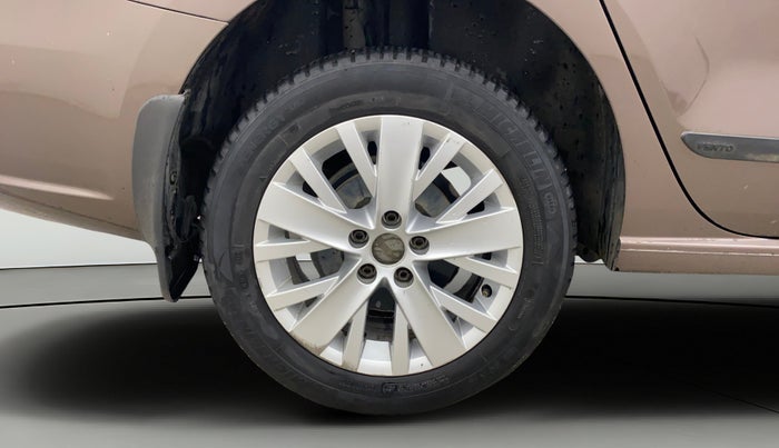 2015 Volkswagen Vento HIGHLINE 1.6 MPI, Petrol, Manual, 68,636 km, Right Rear Wheel