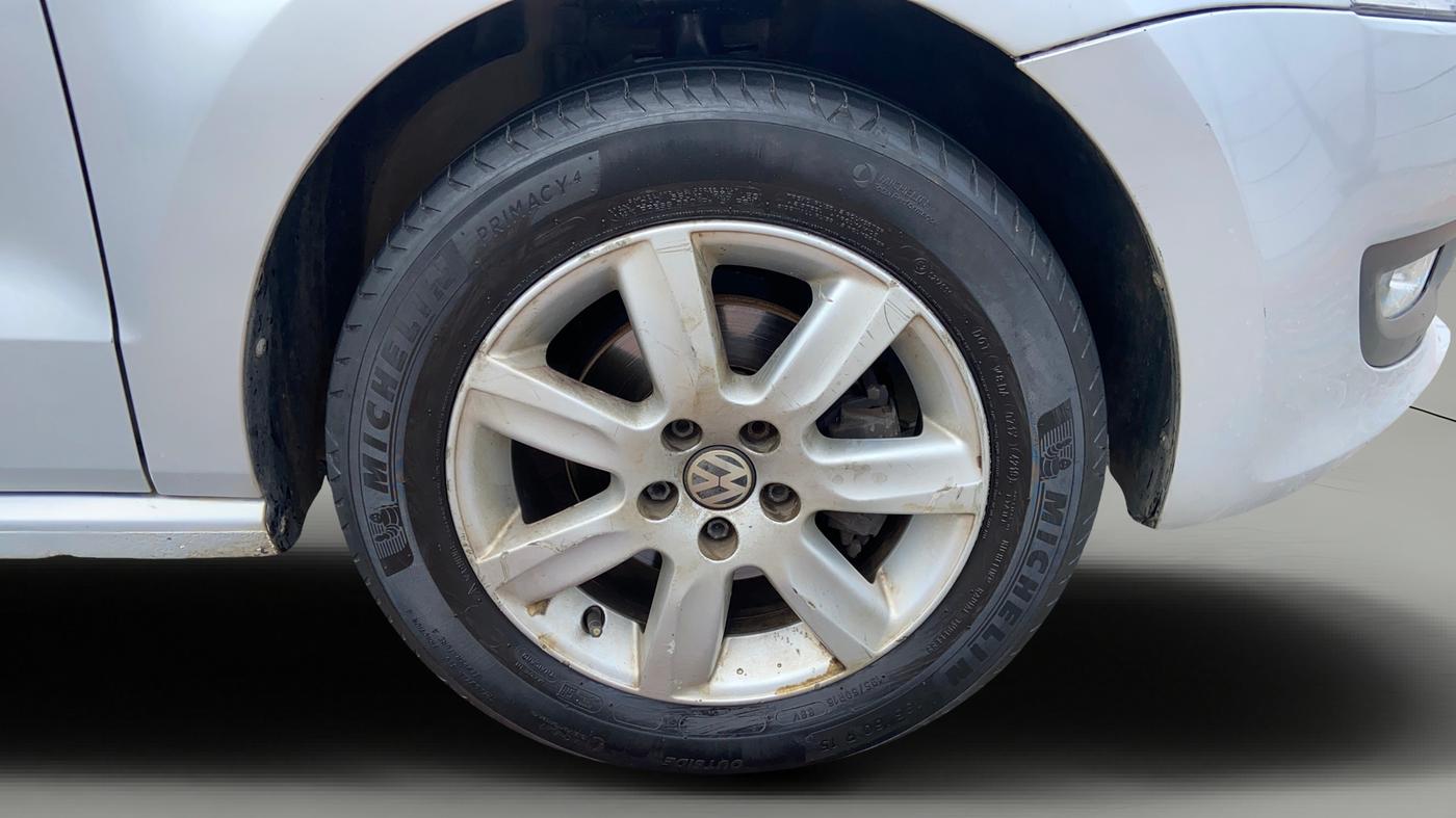 2013 Volkswagen Polo HIGHLINE1.2L, Petrol, Manual, 93,335 km, Right Front Wheel